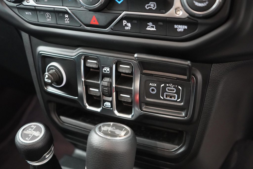 ジープ ラングラー　アンリミテッド ウイリス