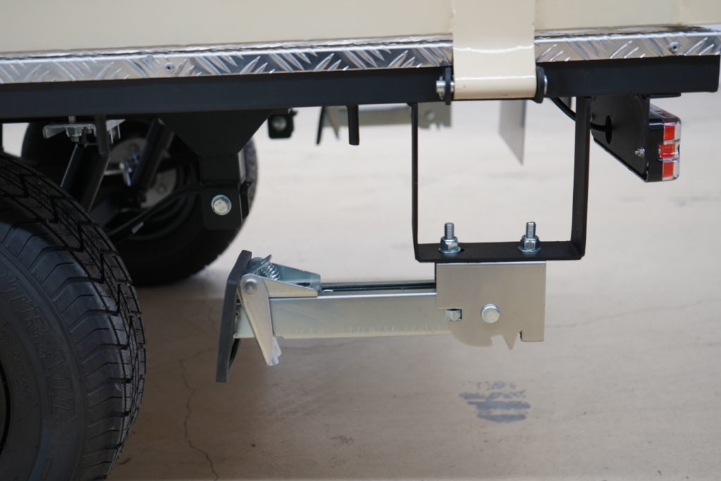 カーゴトレーラー　ベージュ