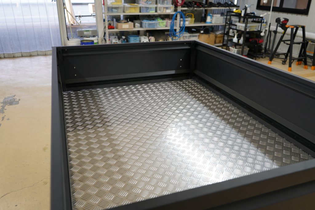 カーゴトレーラー　ブラック